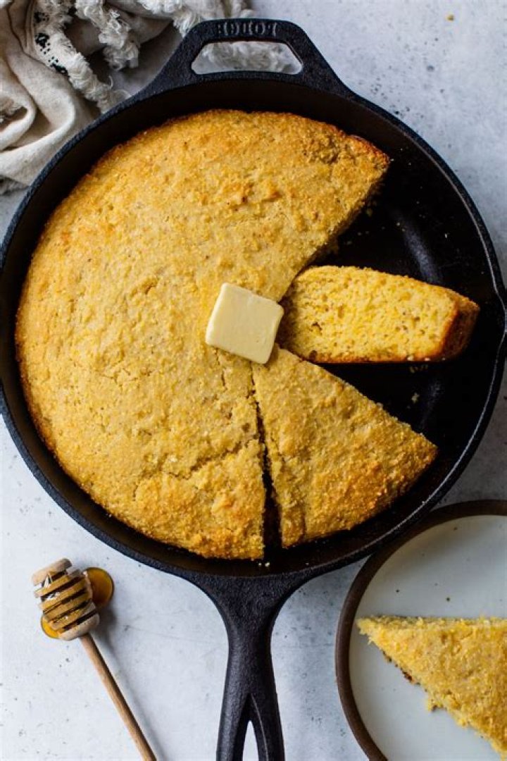 Easy Skillet Cornbread Recipe: The Best Way to Bake It!