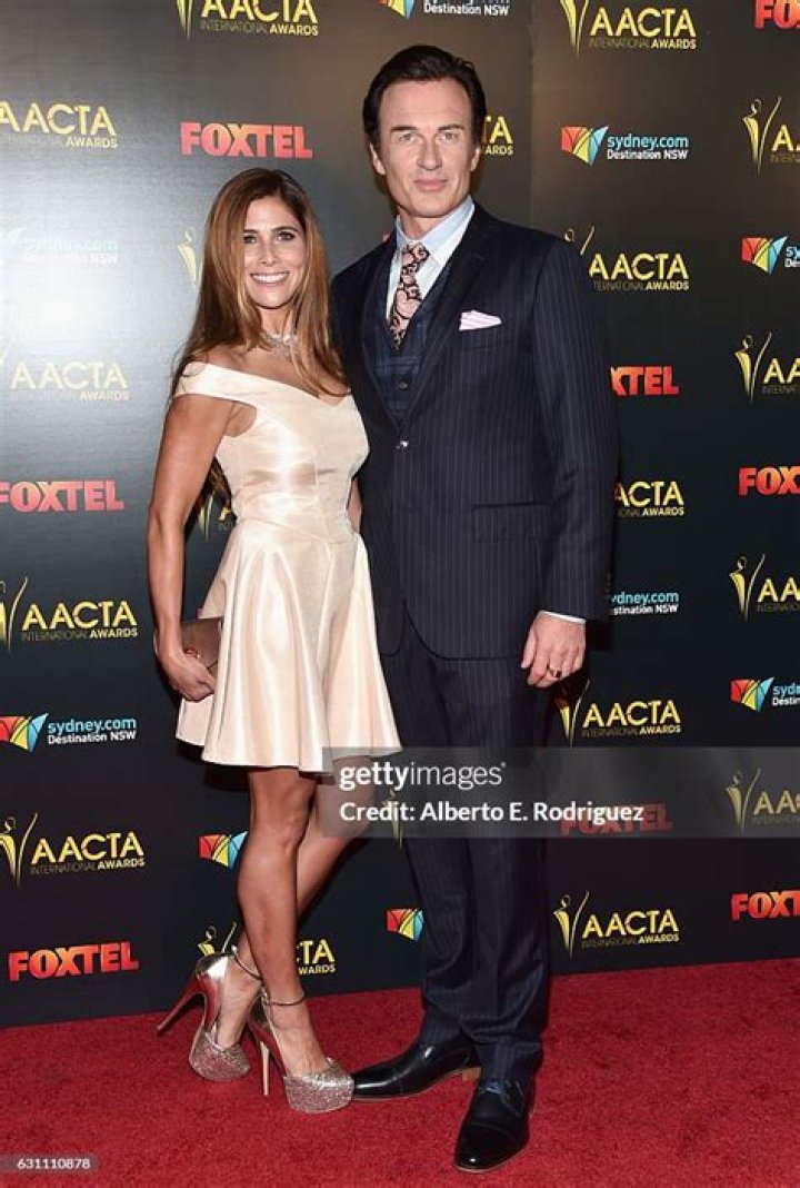 Kelly Paniagua: Wiki, Age, Husband Julian McMahon & More - Uncovered!